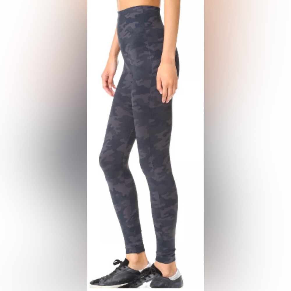 Spanx Women's Look at Me Now Seamless Leggings Black Camo FL3515 small (bin D)